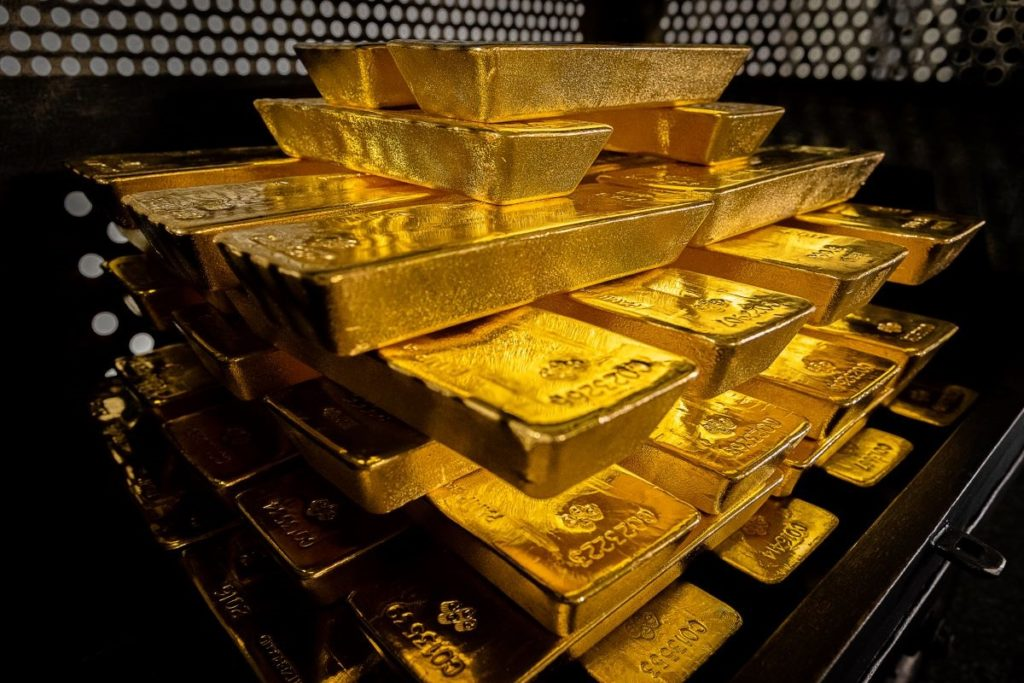 Spot Gold Rises Above $3,000: What’s Next for Prices?